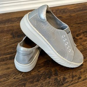 Sofft slip on sneakers